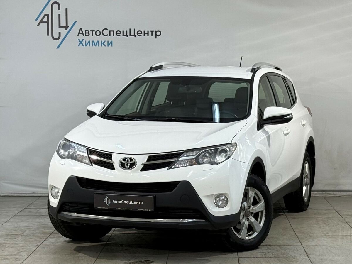 Автомобиль Toyota RAV4 IV поколение (XA40) 2.5 AT 4WD (180 л.с.) Престиж Плюс Белый 2013 с пробегом 108 000 км