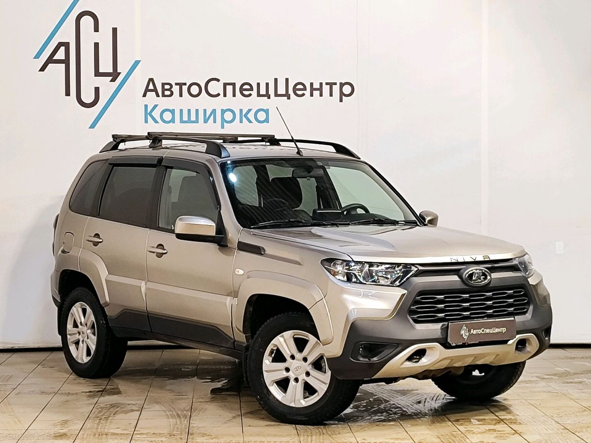 Автомобиль Lada (ВАЗ) Niva I [рестайлинг] (Travel) 1.7 MT 4WD (80 л.с.) Comfort'24 + Мультимедиа'24 Серый 2021 с пробегом 53 164 км