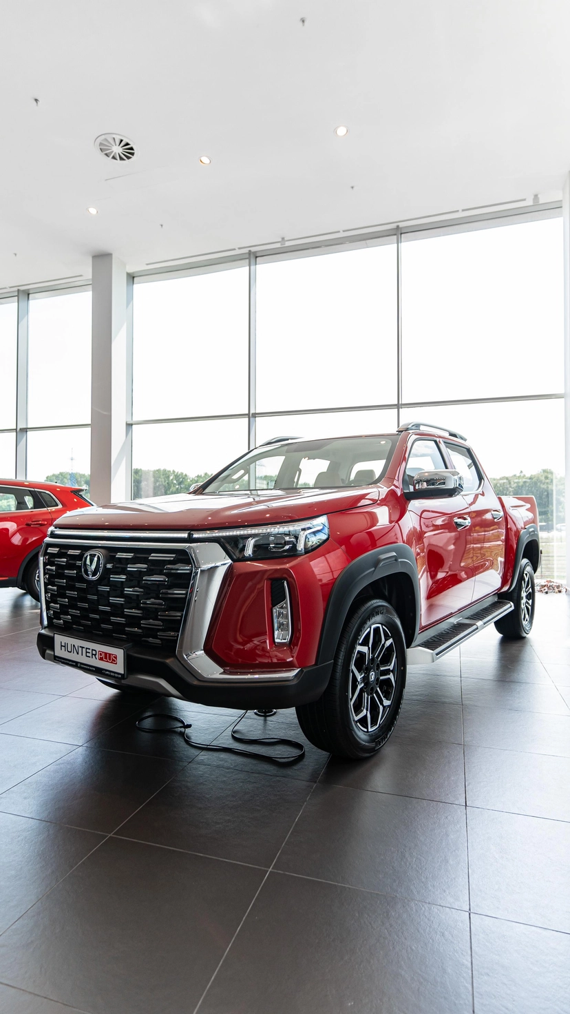 Автомобиль Changan Hunter Plus I поколение 2.0 AT 4WD (226 л.с.) Luxe Красный 2024 новый