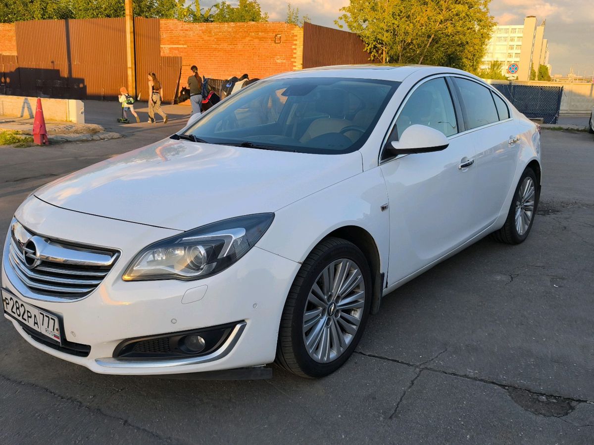 Opel Insignia I [рестайлинг] 1.6 AT (170 л.с.) Cosmo Белый 2013 с пробегом 142 735 км