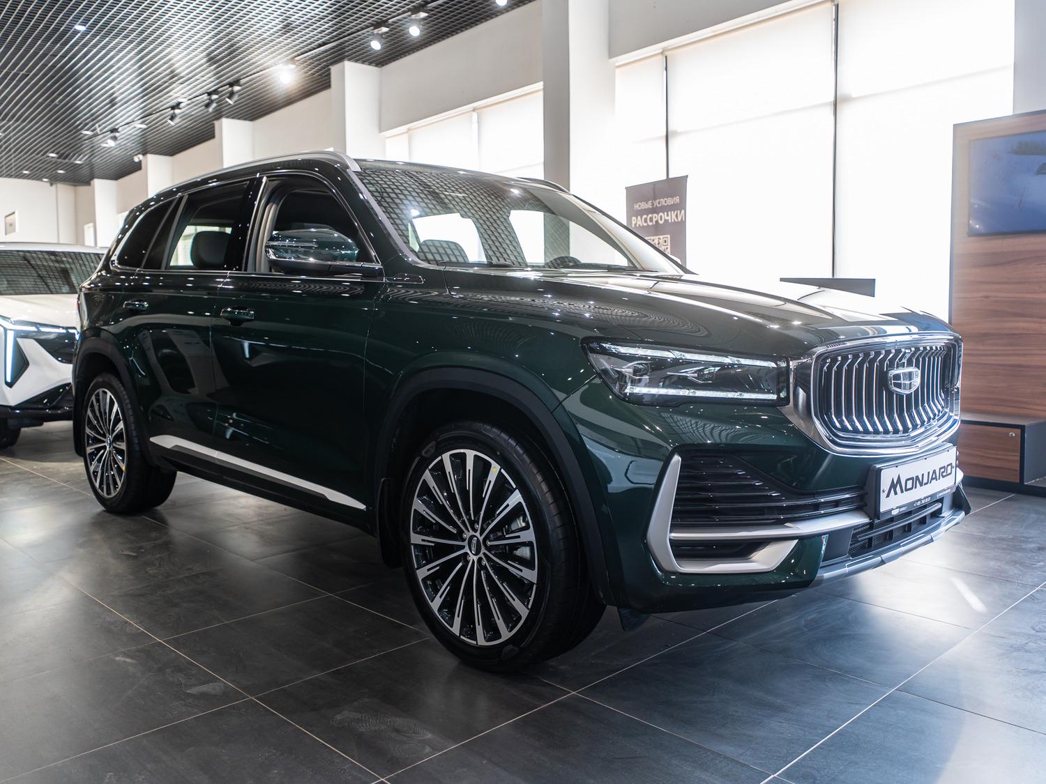 Автомобиль Geely Monjaro I поколение 2.0 AT 4WD (238 л.с.) Флагман Зелёный 2025 новый