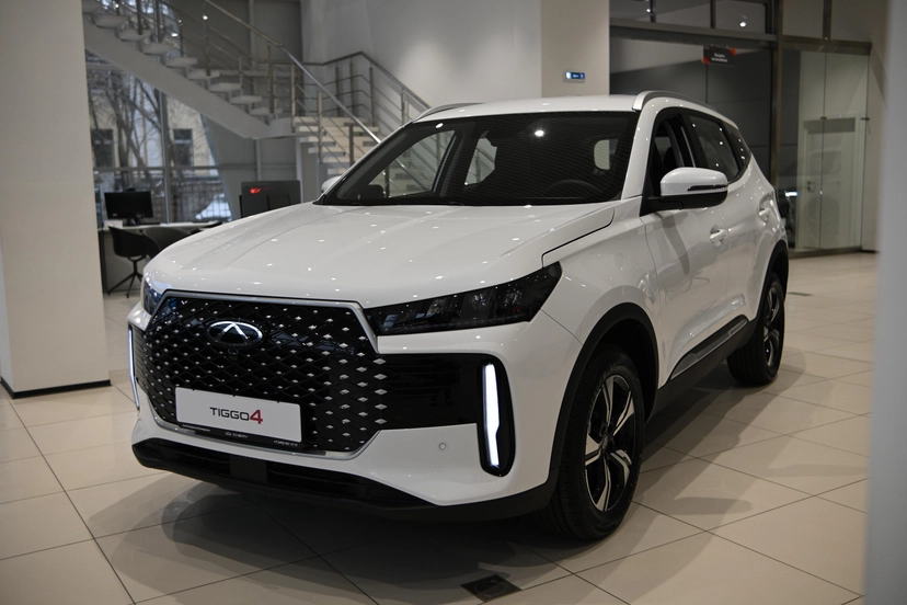 Автомобиль CHERY Tiggo 4 II поколение 1.5 AMT (147 л.с.) Ultra Белый 2025 новый