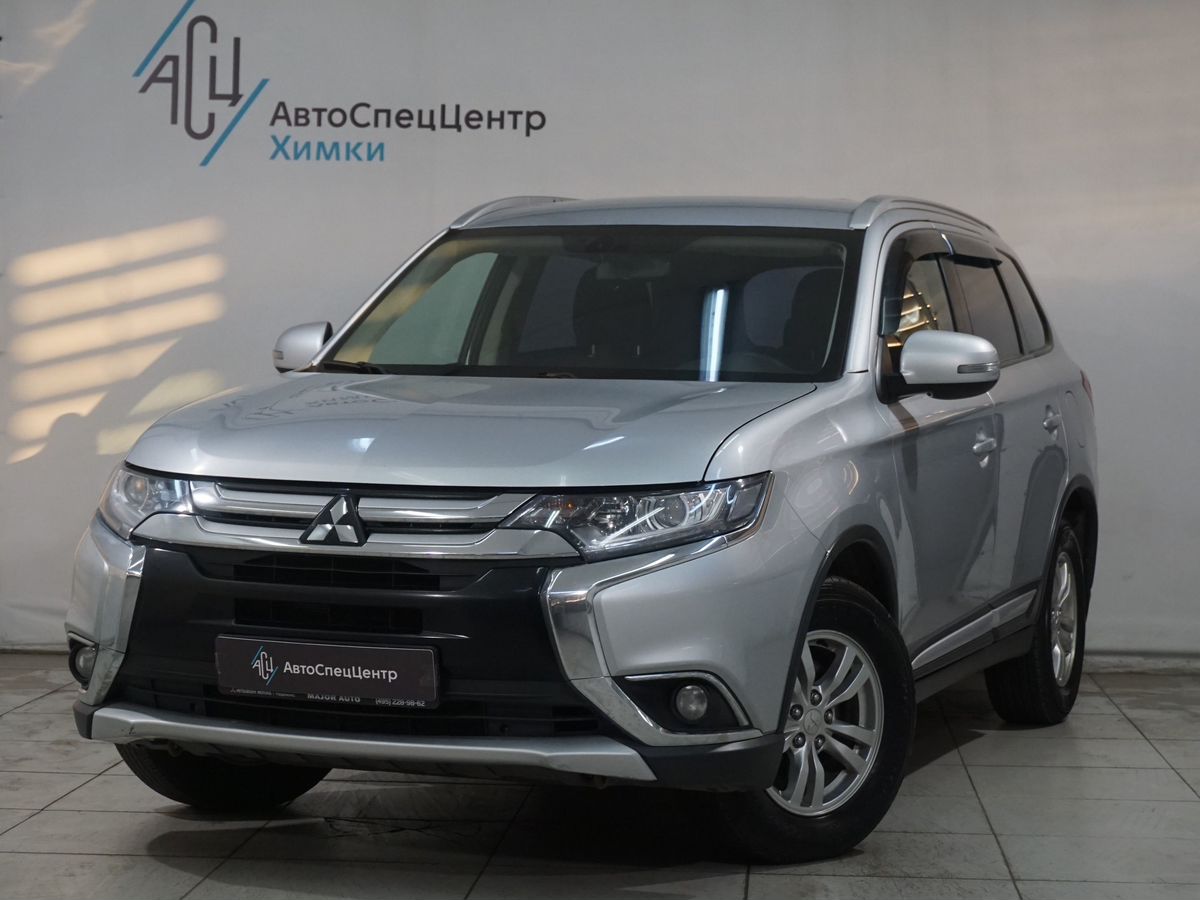 Mitsubishi Outlander III [2-й рестайлинг] 2.0 CVT 4WD (146 л.с.) Intense Серебристый 2017 с пробегом 108 000 км