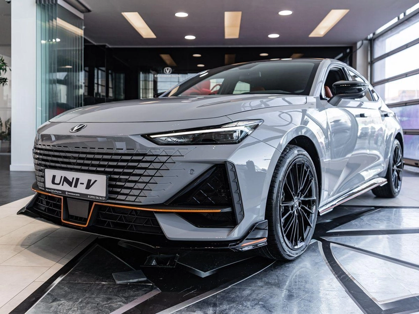 Автомобиль Changan UNI-V I поколение 1.5 AMT (181 л.с.) Luxe Серый 2024 новый