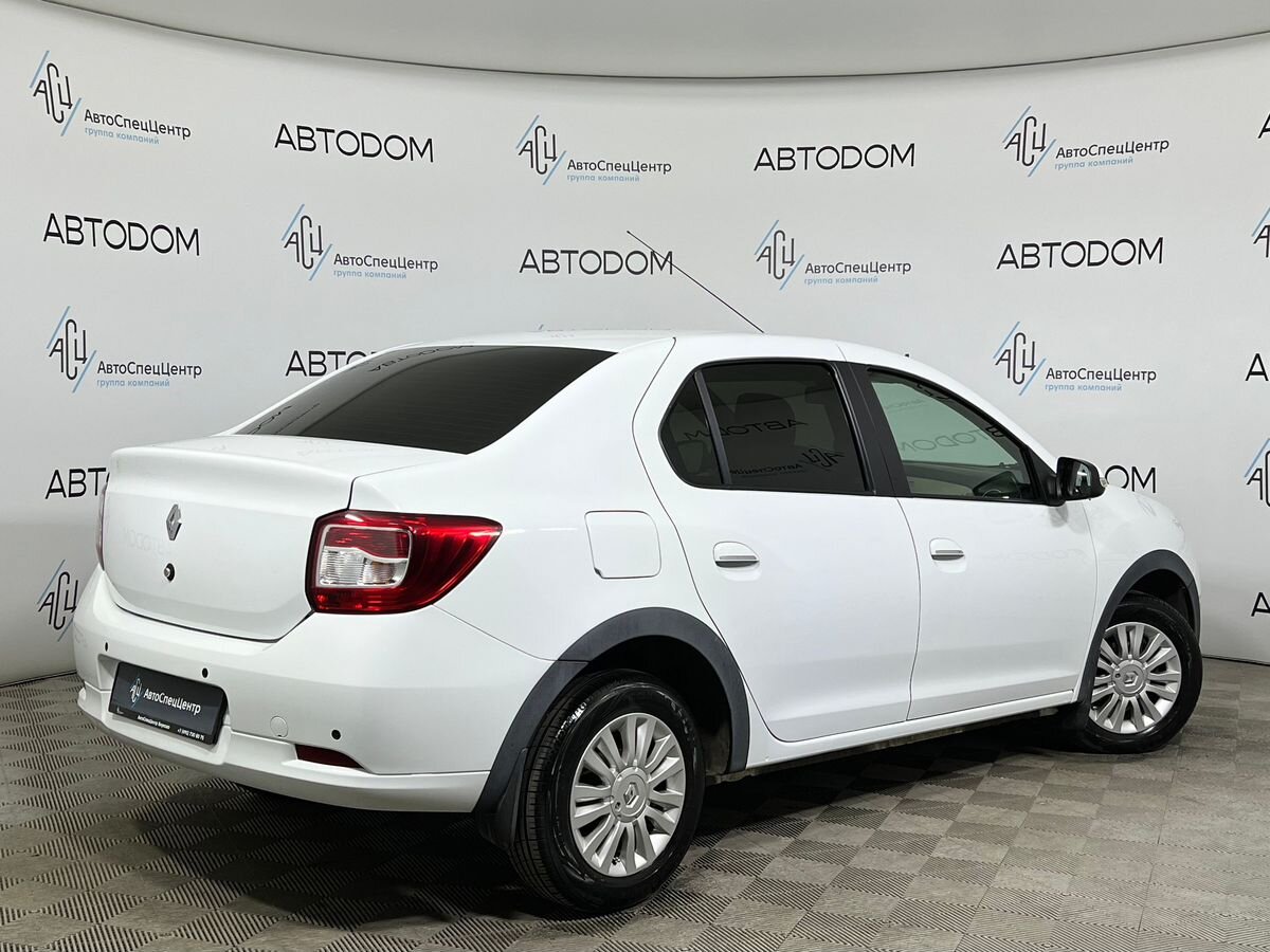 Автомобиль Renault Logan II поколение 1.6 AT (102 л.с.) Privilege Белый 2017 с пробегом 114 446 км