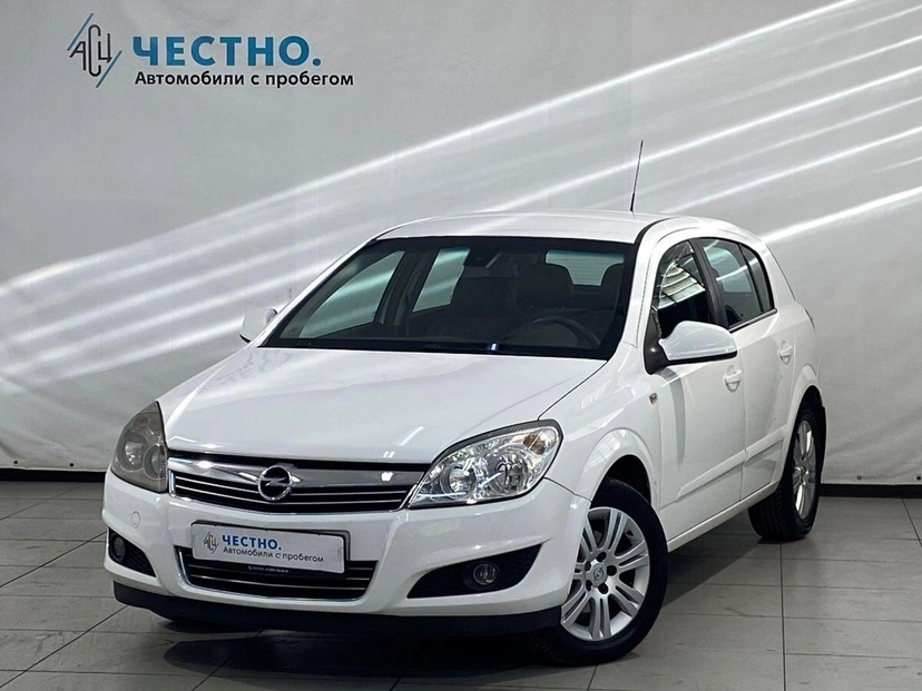 Автомобиль Opel Astra III (H) [рестайлинг] 1.8 AT (140 л.с.) Cosmo Белый 2010 с пробегом 107 700 км