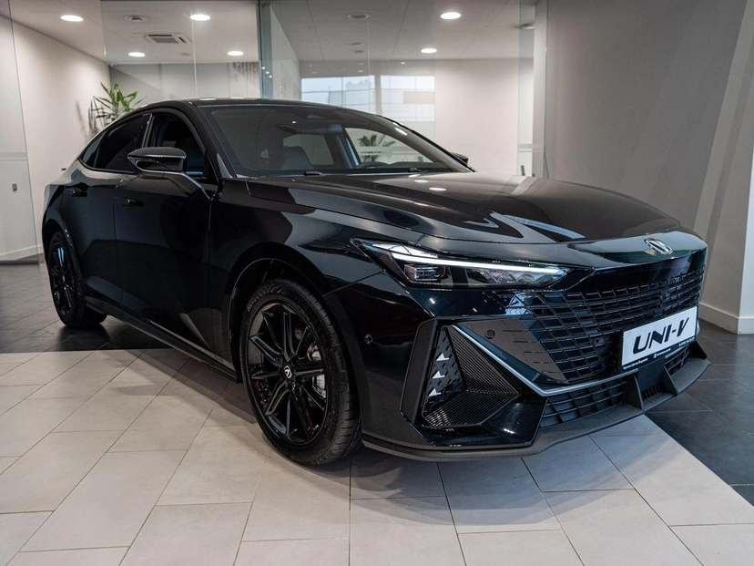 Автомобиль Changan UNI-V I поколение 1.5 AMT (181 л.с.) Tech Чёрный 2024 новый