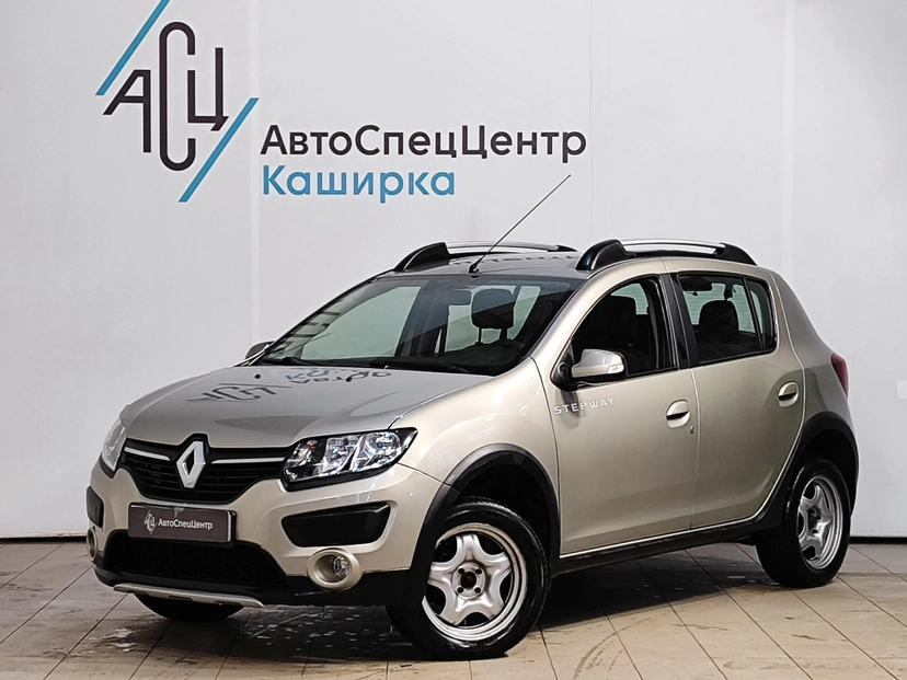 Автомобиль Renault Sandero II поколение 1.6 MT (82 л.с.) Base Бежевый 2015 с пробегом 127 995 км
