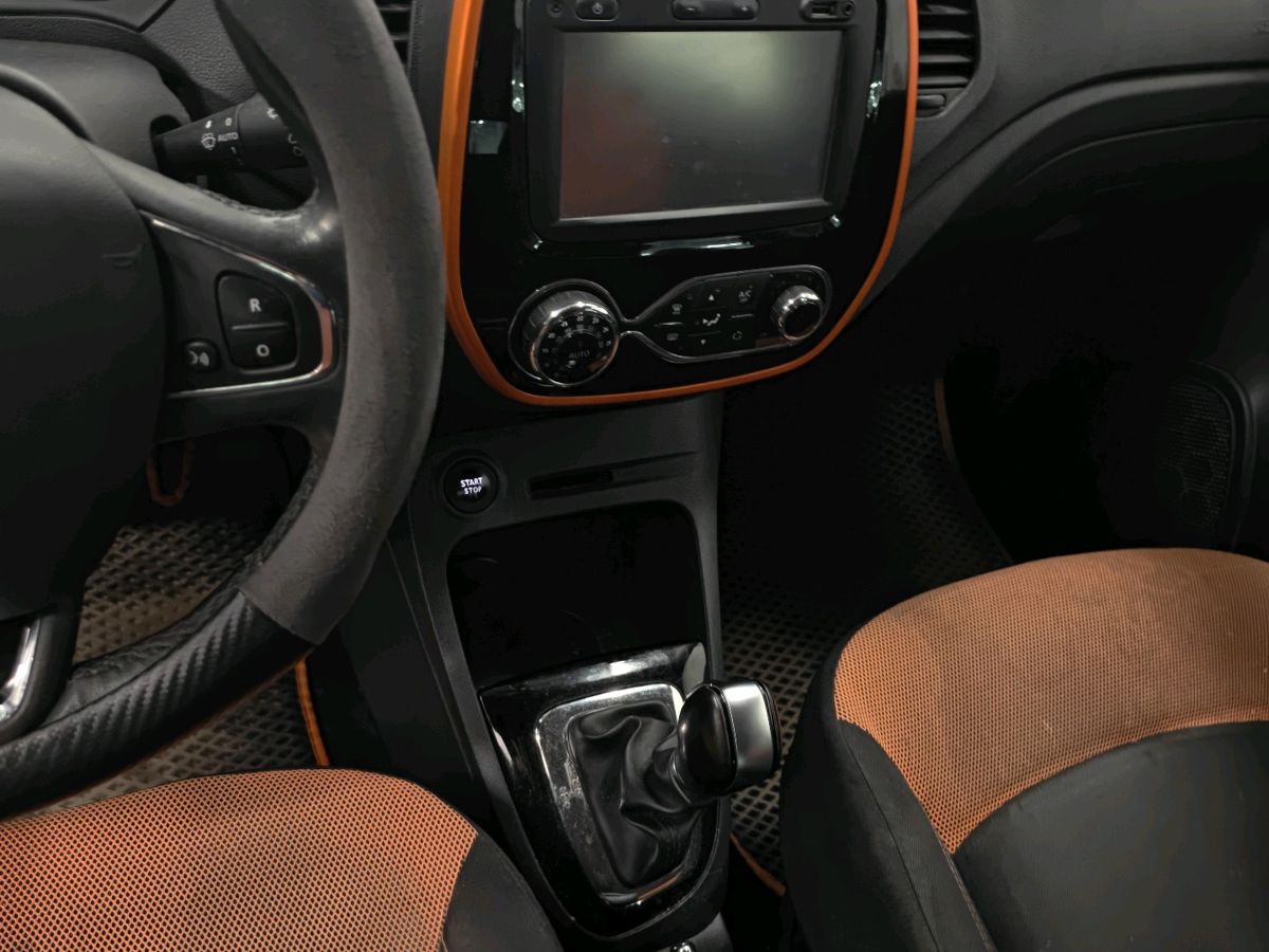 Автомобиль Renault Kaptur I поколение 1.6 CVT (114 л.с.) Style Оранжевый 2016 с пробегом 167 816 км