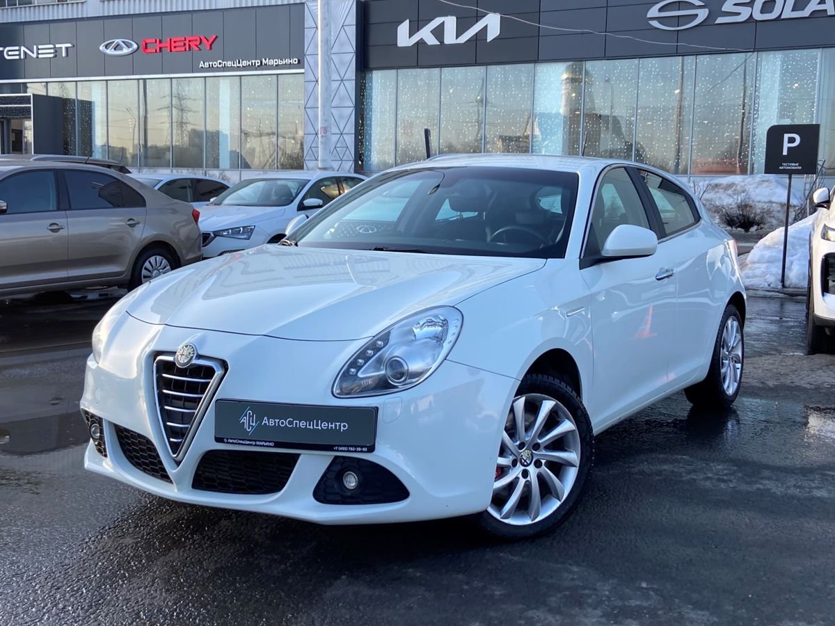 Автомобиль Alfa Romeo Giulietta III поколение (940) 1.4 AMT (170 л.с.) Distinctive Белый 2013 с пробегом 76 000 км