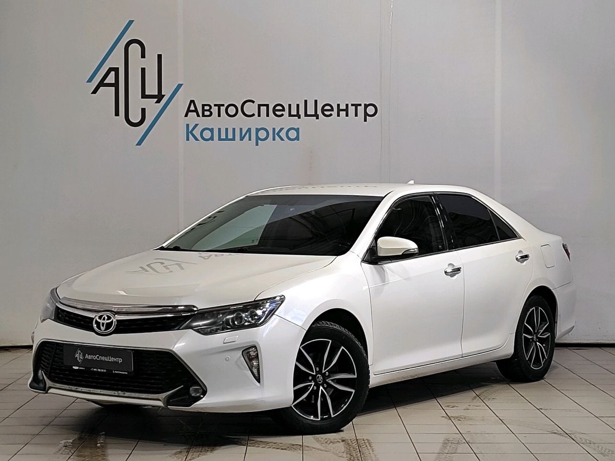 Автомобиль Toyota Camry VII (XV50) [2-й рестайлинг] 2.5 AT (181 л.с.) Exclusive Белый 2017 с пробегом 137 310 км