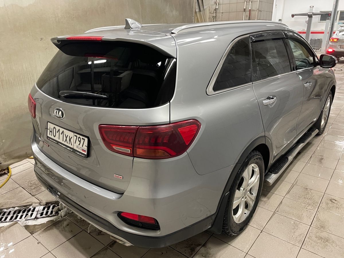 Автомобиль Kia Sorento III [рестайлинг] 2.4 AT 4WD (188 л.с.) Prestige Серый 2018 с пробегом 176 770 км