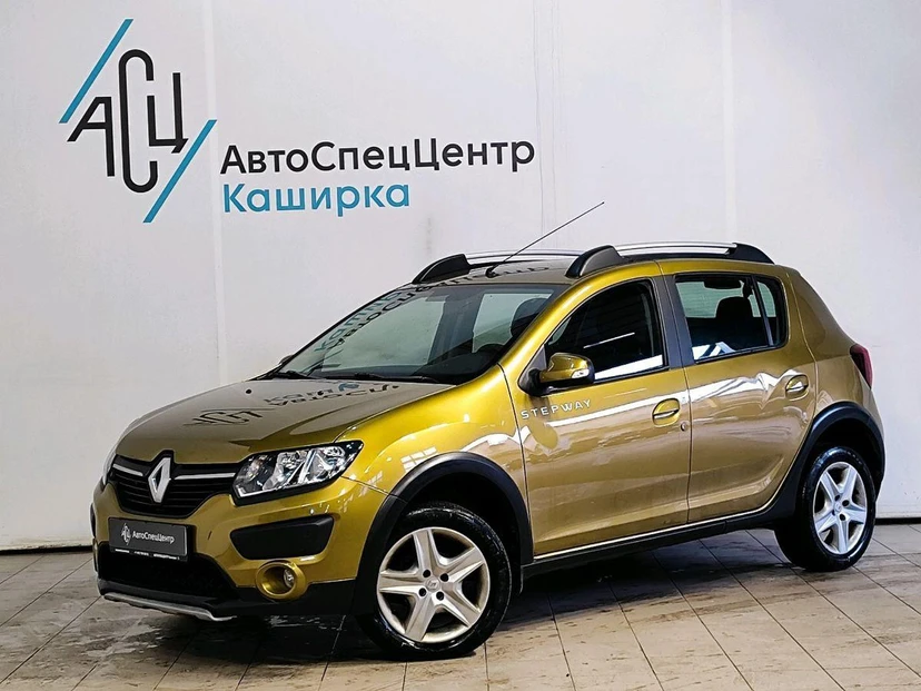 Автомобиль Renault Sandero II поколение 1.6 AT (102 л.с.) Privilege Золотой 2018 с пробегом 43 406 км