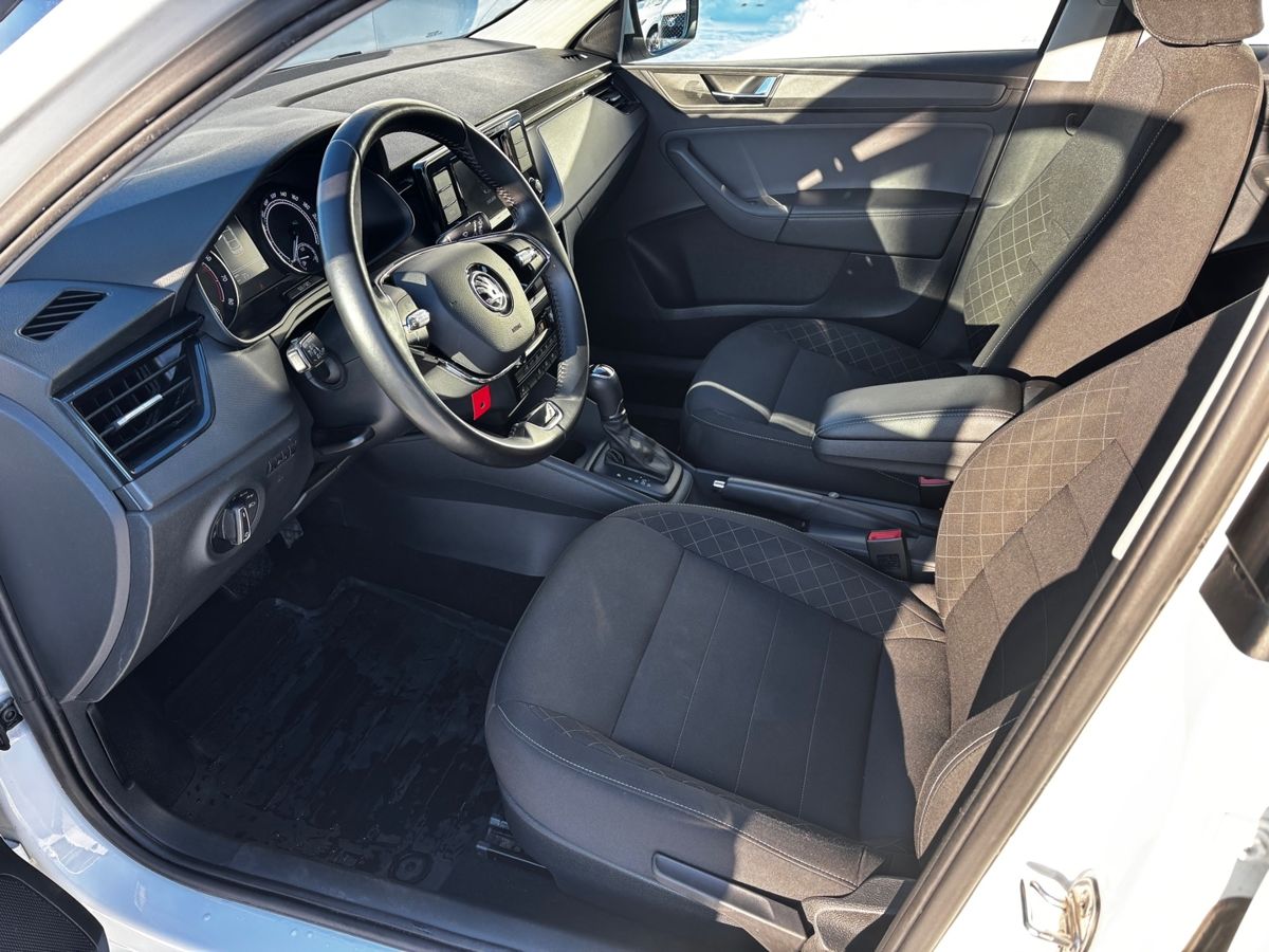 Автомобиль Skoda Rapid II поколение 1.4 AMT (125 л.с.) Ambition Белый 2020 с пробегом 168 257 км