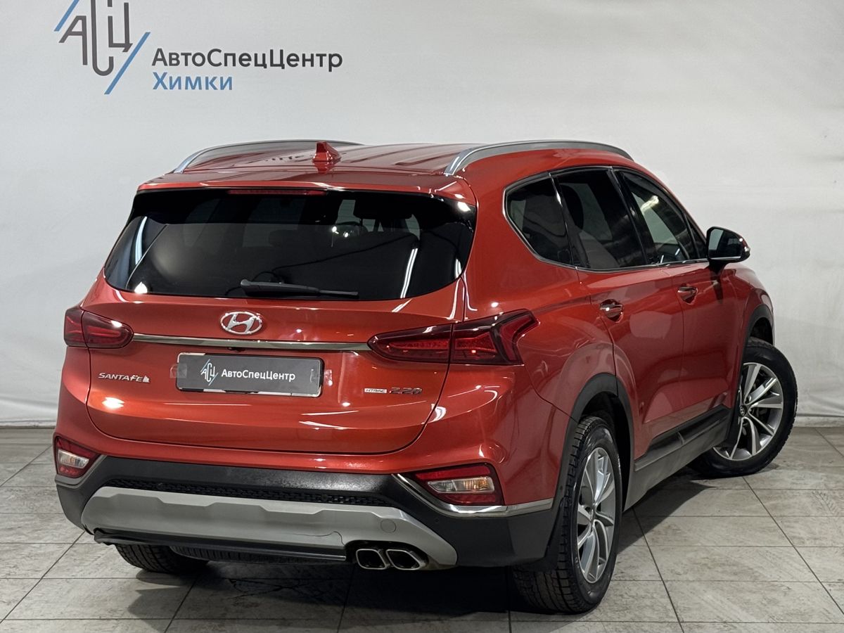 Автомобиль Hyundai Santa Fe IV поколение (TM) 2.2d AT 4WD (200 л.с.) Black&Brown (2018-2019) Красный 2018 с пробегом 193 000 км