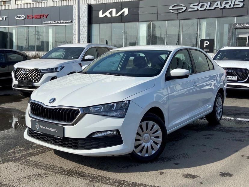 Автомобиль Skoda Rapid II поколение 1.4 AMT (125 л.с.) Ambition Белый 2020 с пробегом 168 257 км