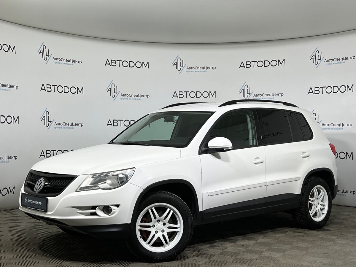 Автомобиль Volkswagen Tiguan I поколение 2.0 AT 4WD (170 л.с.) Track & Field Белый 2011 с пробегом 157 953 км