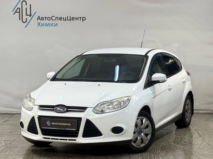 Автомобиль Ford Focus III поколение 1.6 MT (105 л.с.) Trend Белый 2011 с пробегом 220 000 км