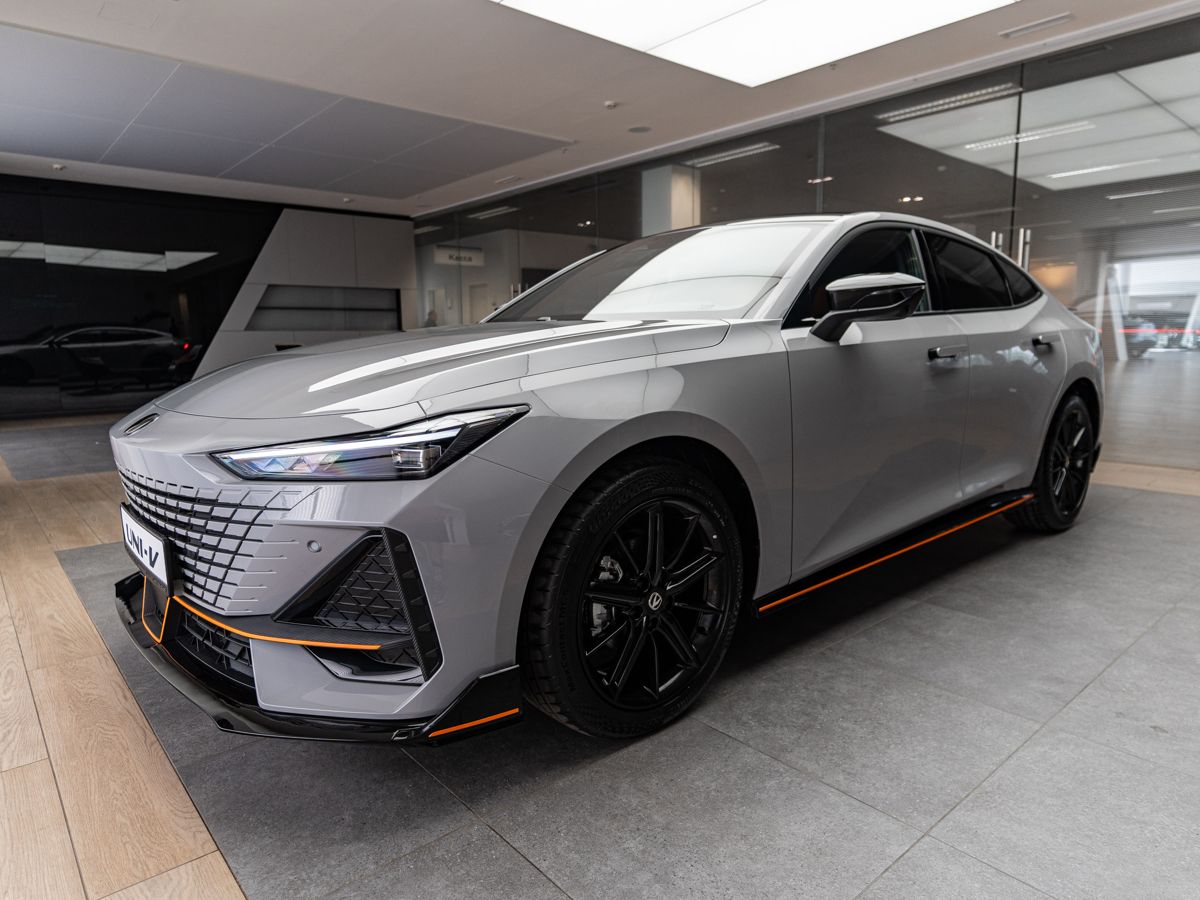 Автомобиль Changan UNI-V I поколение 1.5 AMT (181 л.с.) Tech Серый 2024 новый