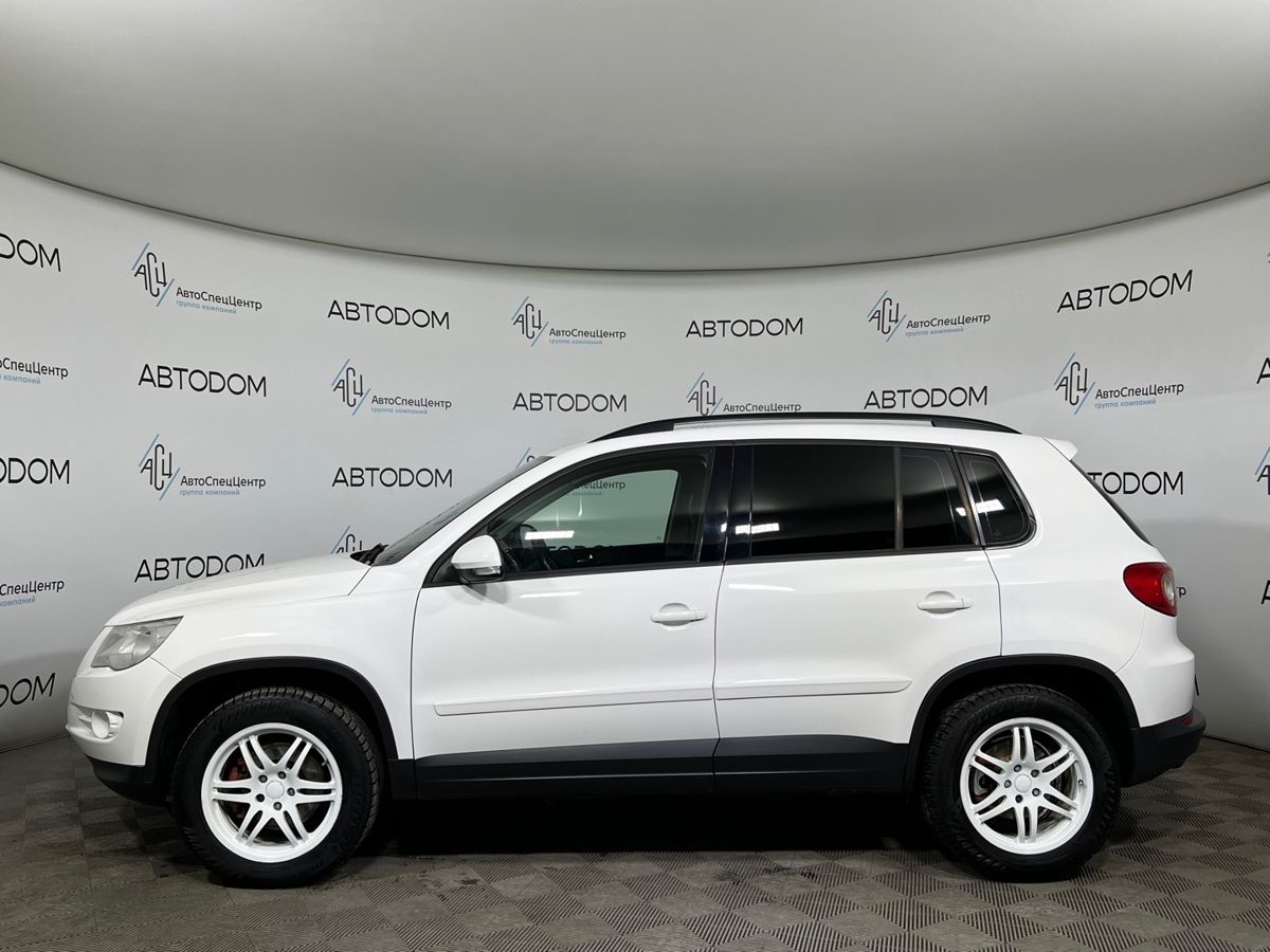 Автомобиль Volkswagen Tiguan I поколение 2.0 AT 4WD (170 л.с.) Track & Field Белый 2011 с пробегом 157 953 км
