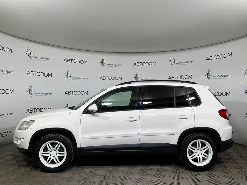 Автомобиль Volkswagen Tiguan I поколение 2.0 AT 4WD (170 л.с.) Track & Field Белый 2011 с пробегом 157 953 км