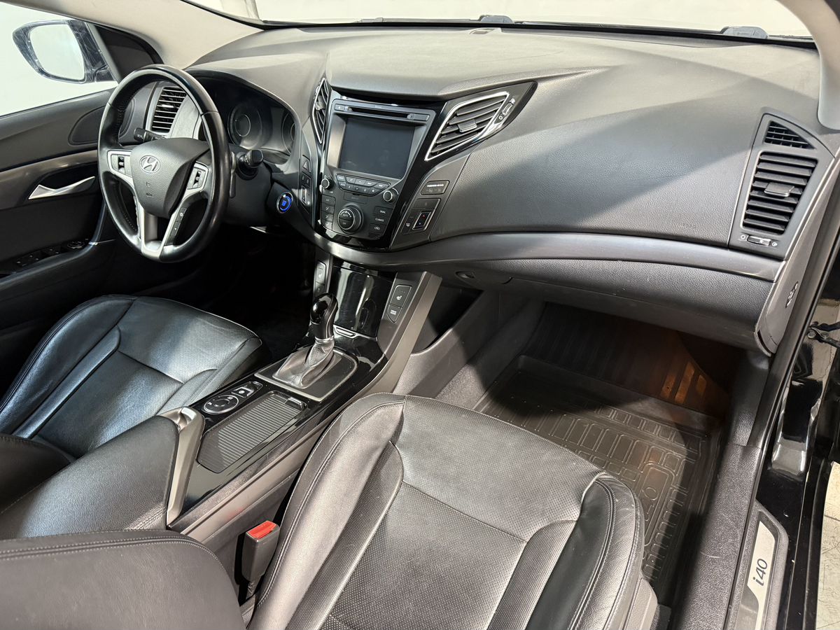 Автомобиль Hyundai i40 I (VF) [рестайлинг] 2.0 AT (150 л.с.) High-tech Чёрный 2015 с пробегом 95 000 км