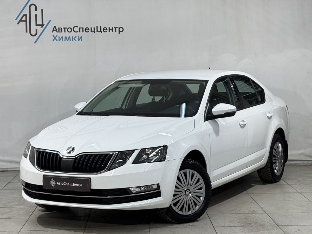 Автомобиль Skoda Octavia III (A7) [рестайлинг] 1.6 AT (110 л.с.) Ambition Белый 2020 с пробегом 40 000 км
