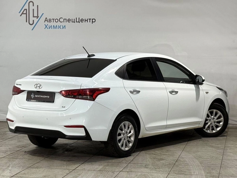 Автомобиль Hyundai Solaris II поколение 1.6 MT (123 л.с.) Elegance Белый 2017 с пробегом 148 422 км