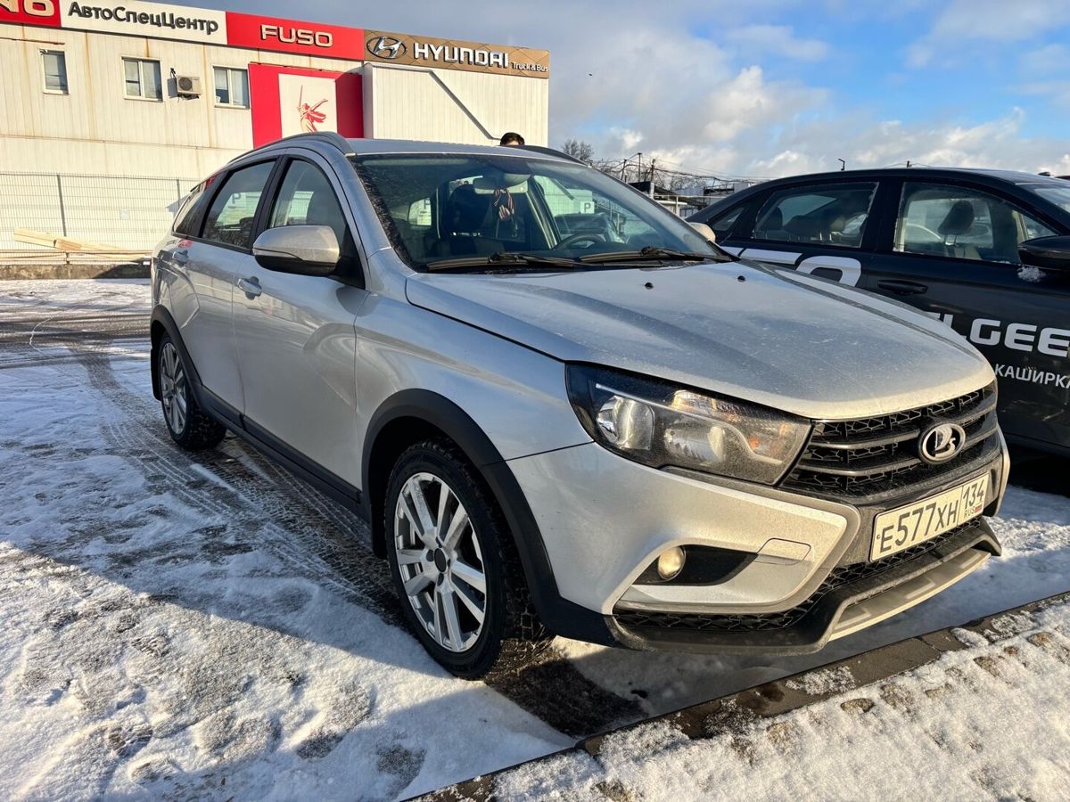 Автомобиль Lada (ВАЗ) Vesta I поколение 1.8 AMT (122 л.с.) Luxe (2017-2019) Серебристый 2019 с пробегом 81 348 км