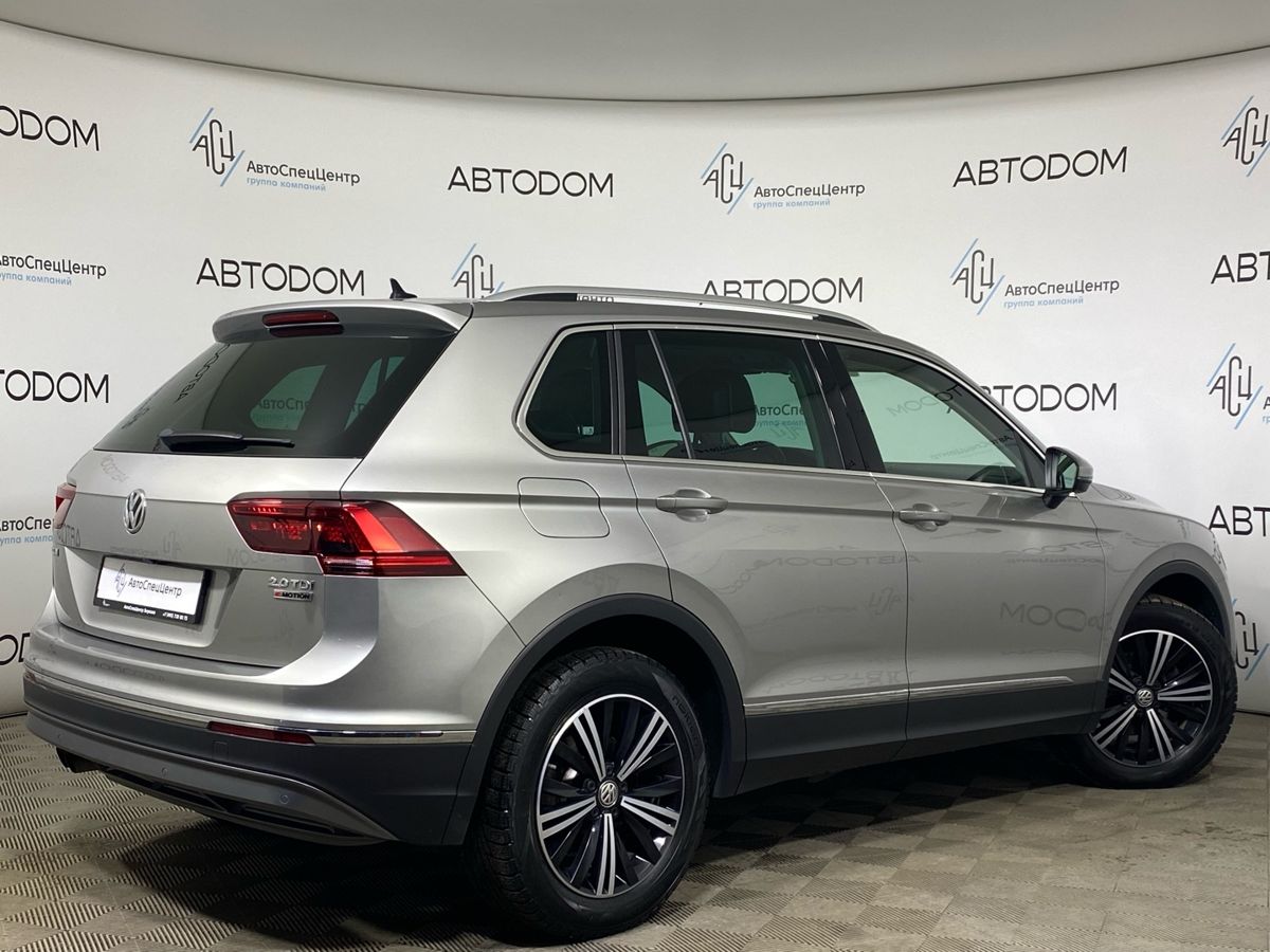Автомобиль Volkswagen Tiguan II поколение 2.0d AMT 4WD (150 л.с.) Highline Серебристый 2018 с пробегом 124 590 км