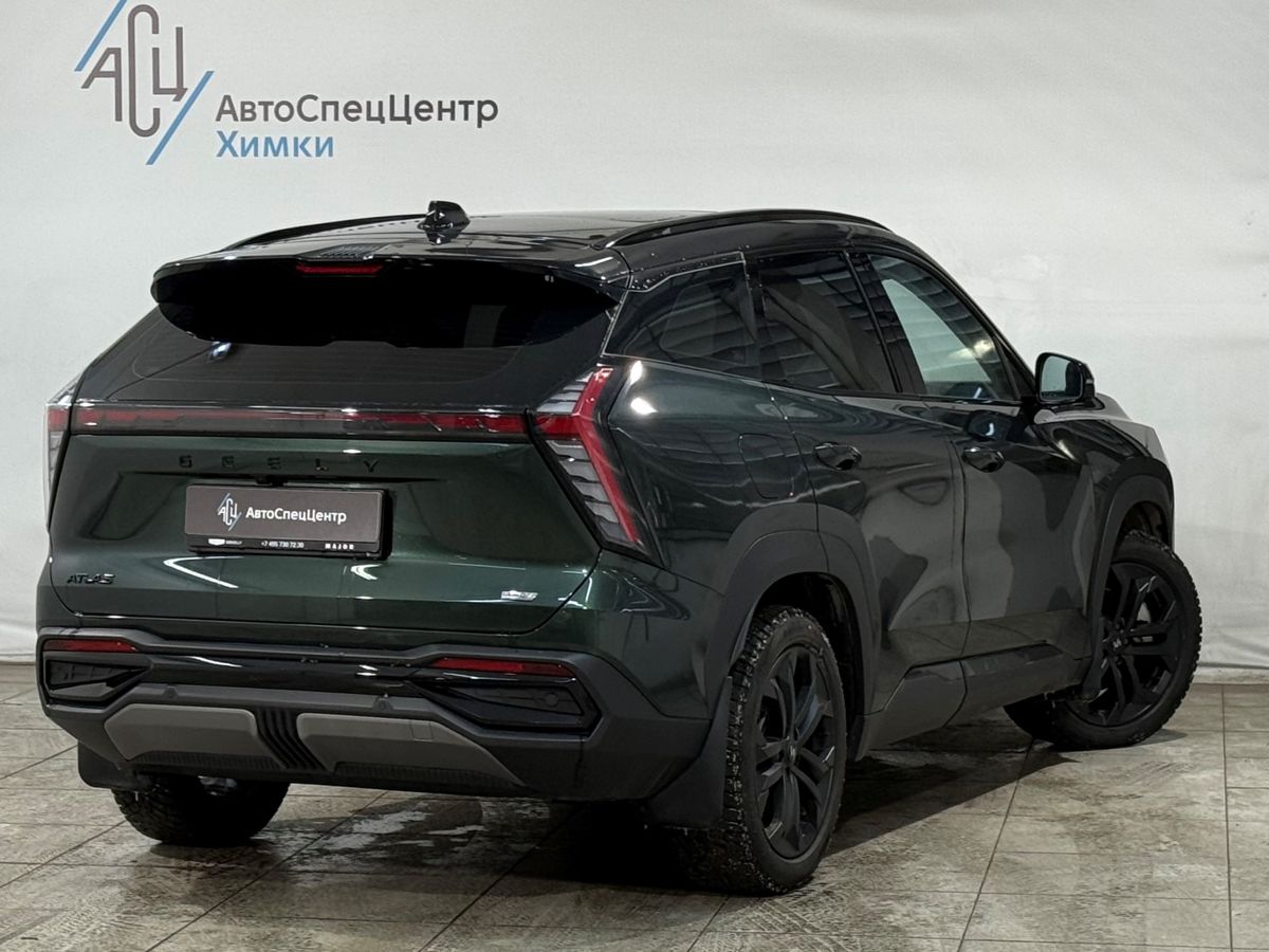 Автомобиль Geely Atlas II поколение 2.0 AT 4WD (200 л.с.) Flagship Sport Зелёный 2024 с пробегом 13 500 км