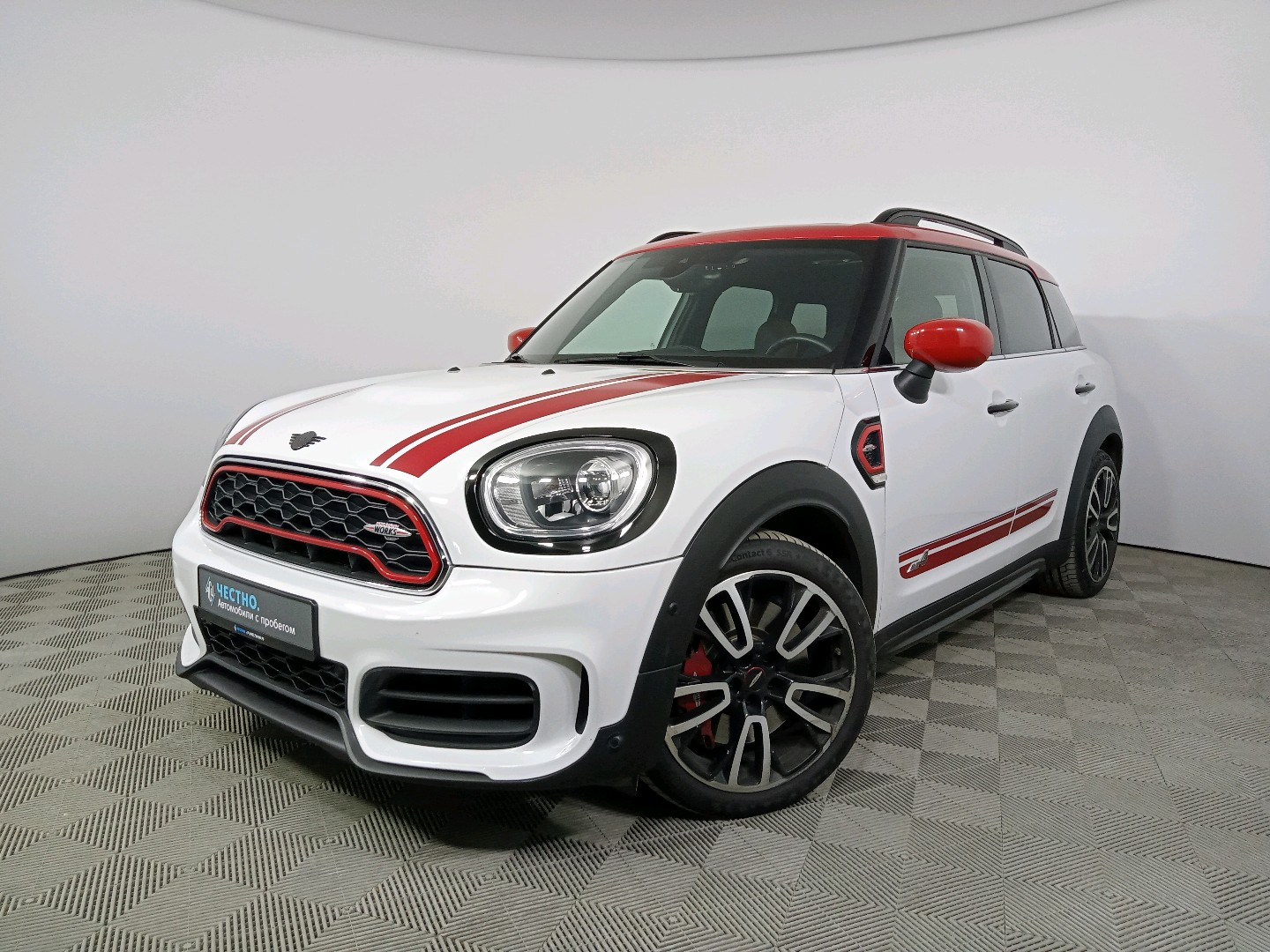 Автомобиль MINI Countryman II поколение (F60) John Cooper Works 2.0 AT 4WD (306 л.с.) John Cooper Works Белый 2020 с пробегом 21770 км