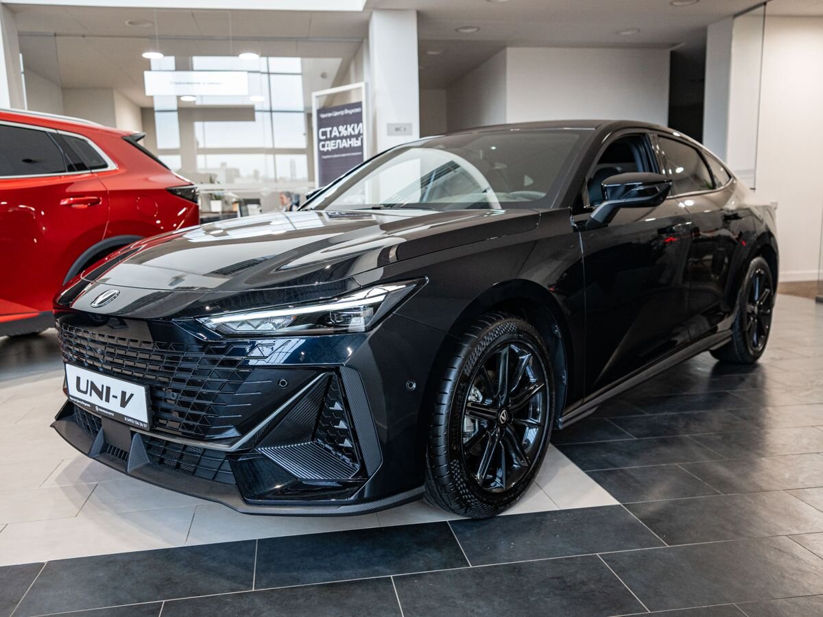 Автомобиль Changan UNI-V I поколение 1.5 AMT (181 л.с.) Tech Чёрный 2024 новый