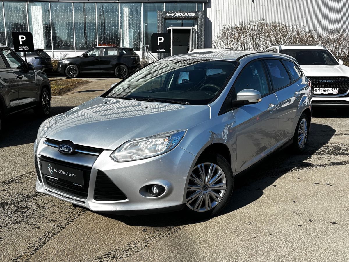 Автомобиль Ford Focus III поколение 1.6 MT (105 л.с.) Trend Серый 2014 с пробегом 213 000 км