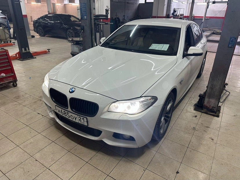 Автомобиль BMW 5 серии VI (F07/F10/F11) [рестайлинг] 528 2.0 AT 4WD (245 л.с.) Base Белый 2014 с пробегом 144 500 км