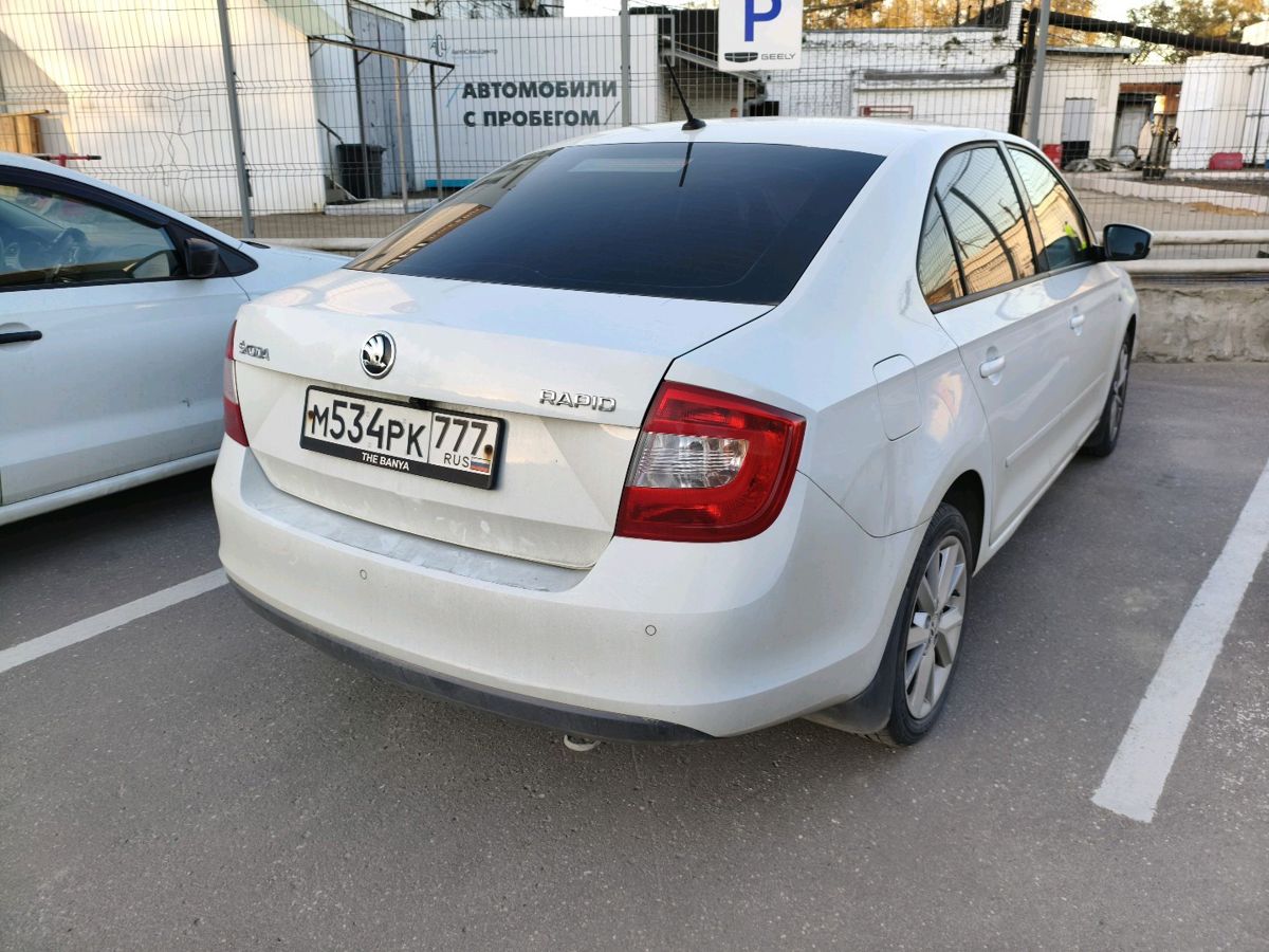 Skoda Rapid I поколение 1.6 AT (110 л.с.) Ambition Белый 2015 с пробегом 130 932 км