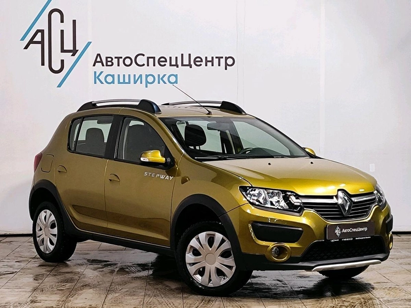 Автомобиль Renault Sandero II поколение 1.6 MT (102 л.с.) Base Золотой 2016 с пробегом 118 758 км