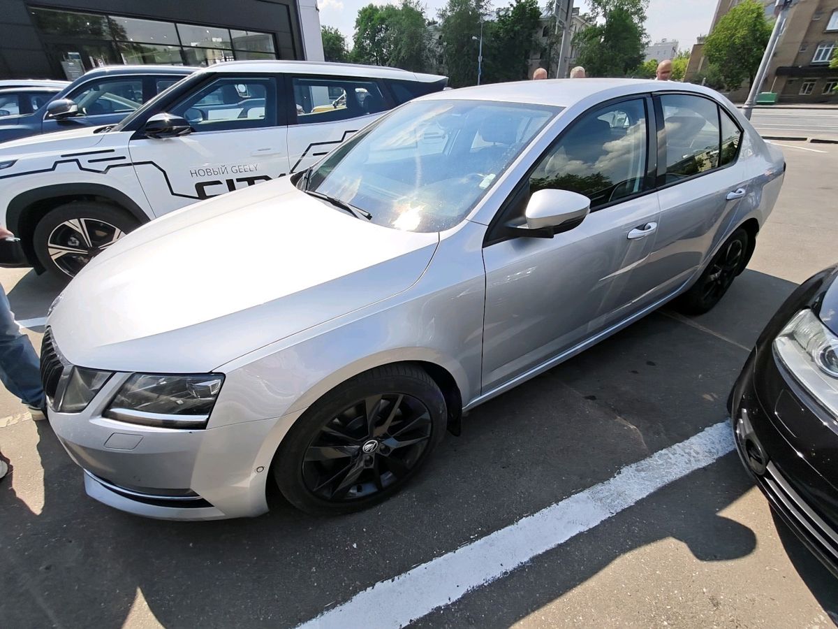 Skoda Octavia III (A7) [рестайлинг] 1.8 AMT (180 л.с.) Style Серебристый 2017 с пробегом 255 989 км