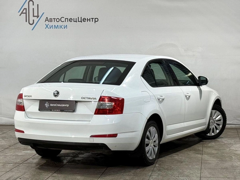 Автомобиль Skoda Octavia III поколение (A7) 1.6 MT (110 л.с.) Active Белый 2016 с пробегом 275 000 км