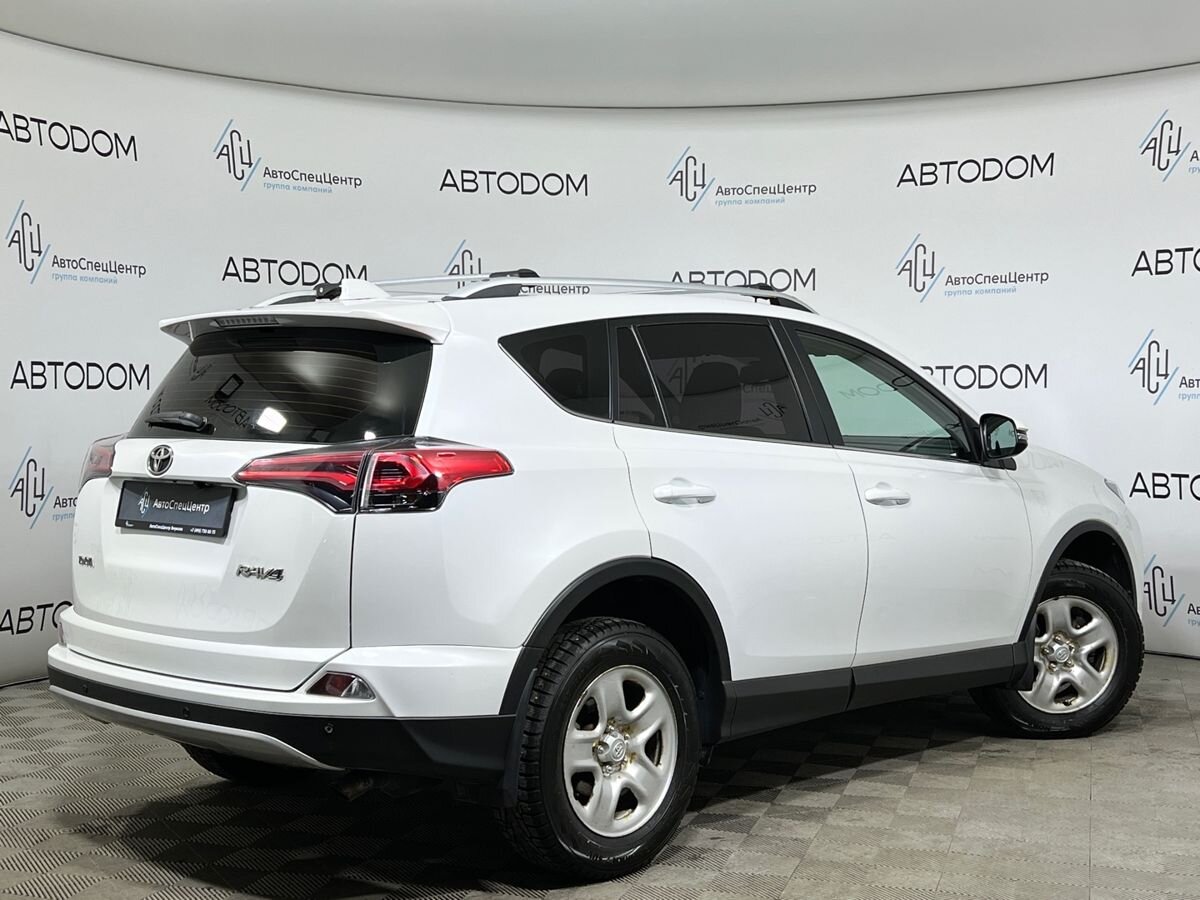 Автомобиль Toyota RAV4 IV (XA40) [рестайлинг] 2.0 CVT (146 л.с.) Стандарт Плюс Белый 2018 с пробегом 144 058 км