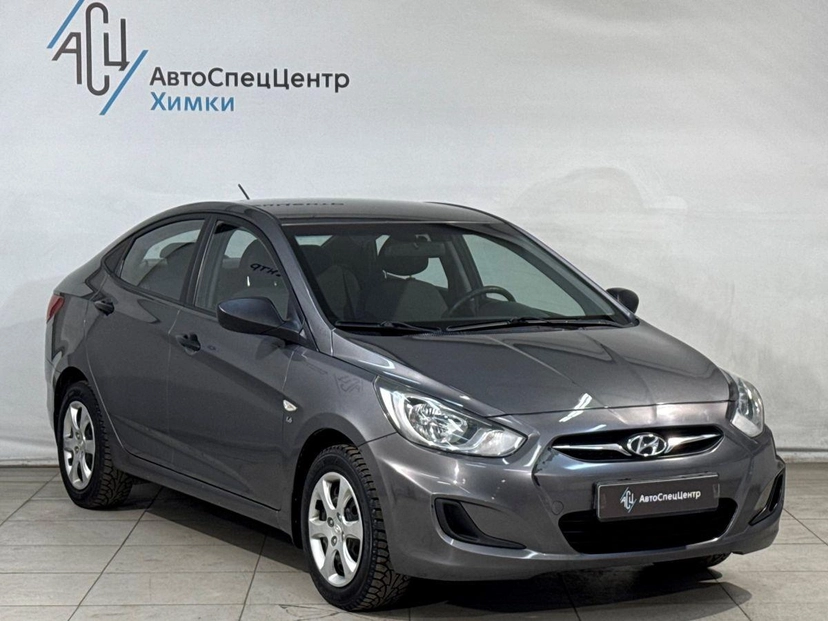 Автомобиль Hyundai Solaris I поколение 1.6 MT (123 л.с.) Base Серый 2012 с пробегом 108 000 км