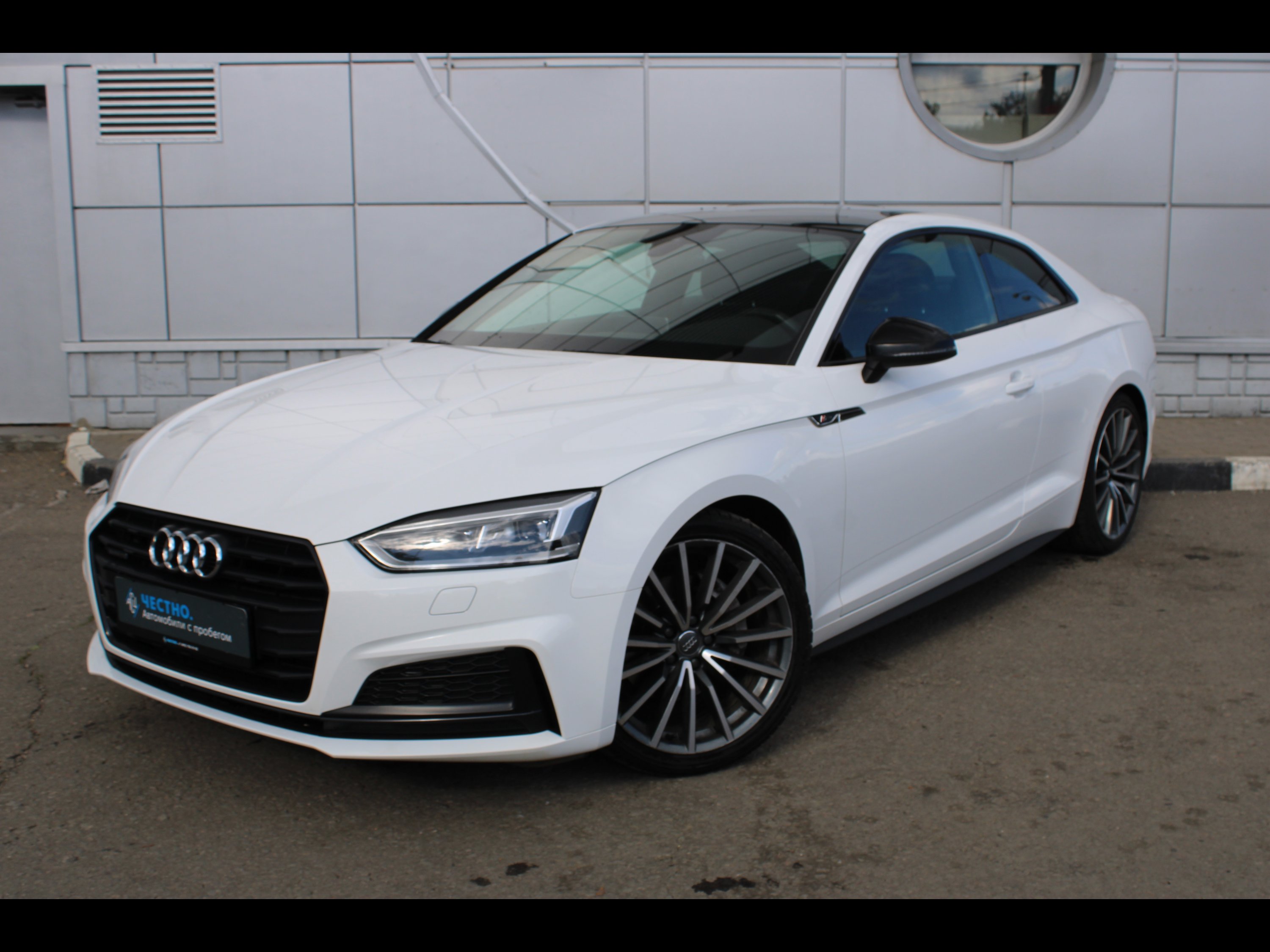 Автомобиль Audi A5 II поколение (F5) 2.0d AMT 4WD (190 л.с.) Design Белый 2017 с пробегом 102000 км