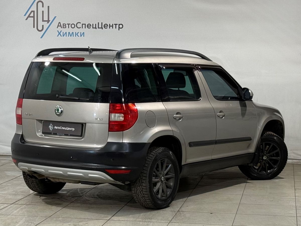 Автомобиль Skoda Yeti I поколение 2.0d AMT 4WD (140 л.с.) Base Бежевый 2013 с пробегом 216 000 км