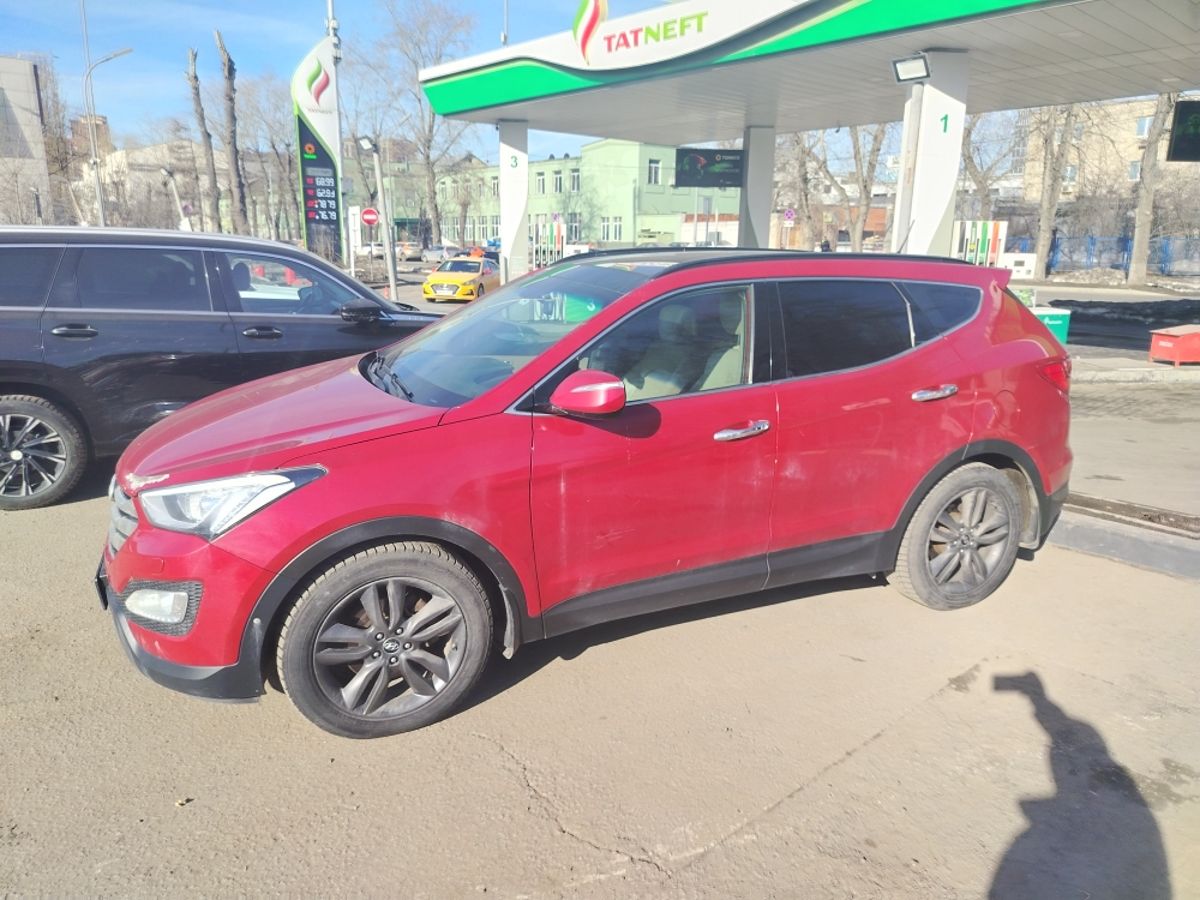 Автомобиль Hyundai Santa Fe III поколение (DM) 2.4 AT 4WD (175 л.с.) Dynamic Красный 2013 с пробегом 169 781 км