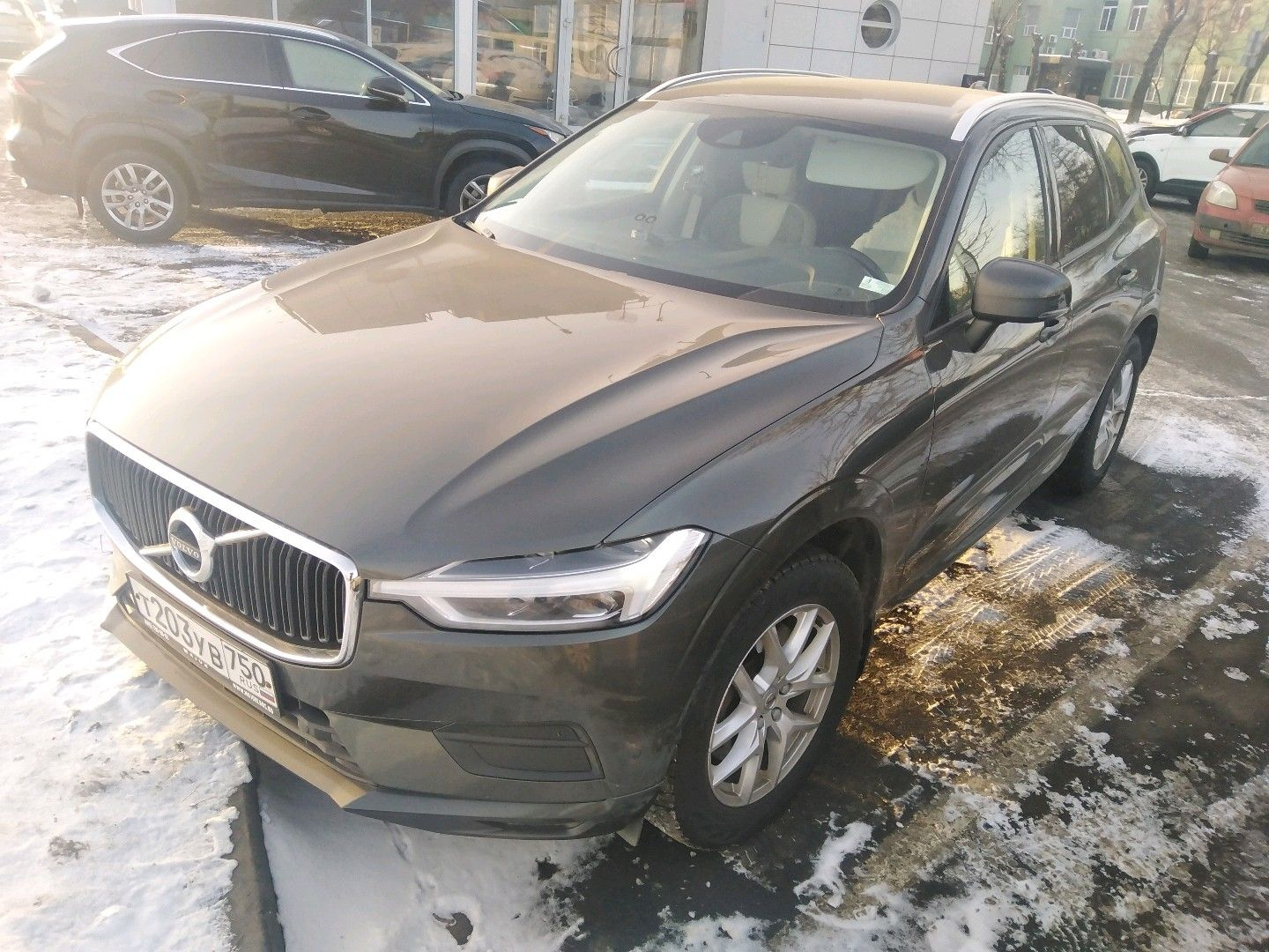 Автомобиль Volvo XC60 II поколение 2.0d AT 4WD (190 л.с.) Momentum Зеленый 2018 с пробегом 117600 км