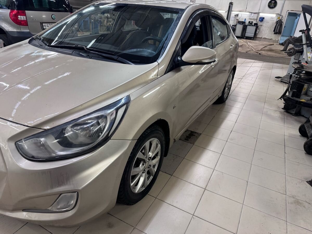 Автомобиль Hyundai Solaris I поколение 1.6 AT (123 л.с.) Optima Серый 2012 с пробегом 248 484 км