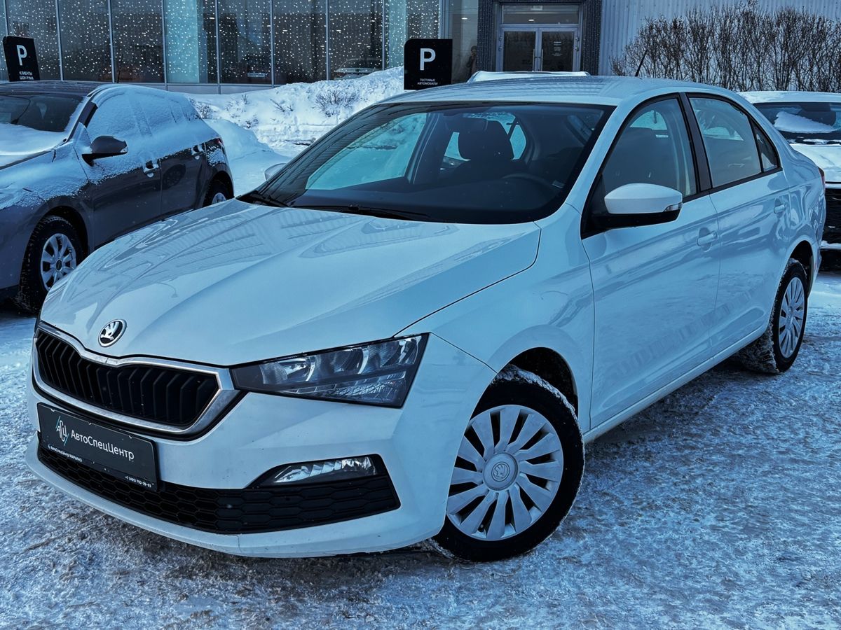 Автомобиль Skoda Rapid II поколение 1.4 AMT (125 л.с.) Ambition Белый 2020 с пробегом 168 257 км