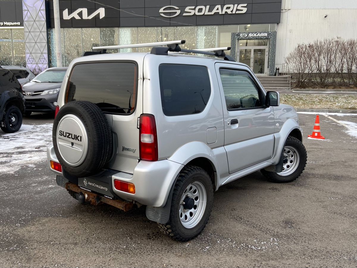 Автомобиль Suzuki Jimny III [2-й рестайлинг] 1.3 AT 4WD (85 л.с.) JLX Серебристый 2018 с пробегом 23 500 км