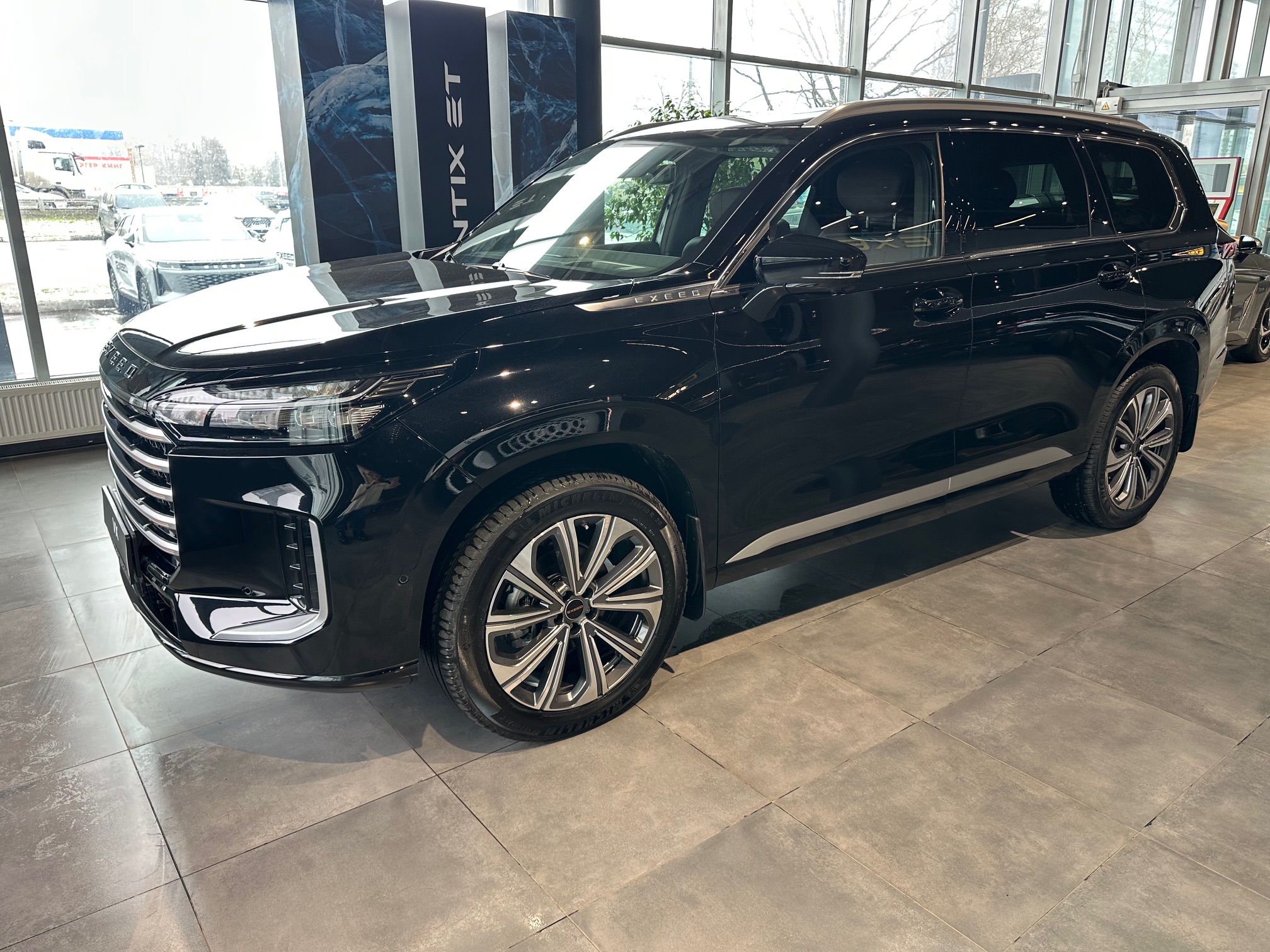 Автомобиль EXEED VX I [рестайлинг] 2.0 AT 4WD (249 л.с.) Президент 6 мест Чёрный 2024 новый