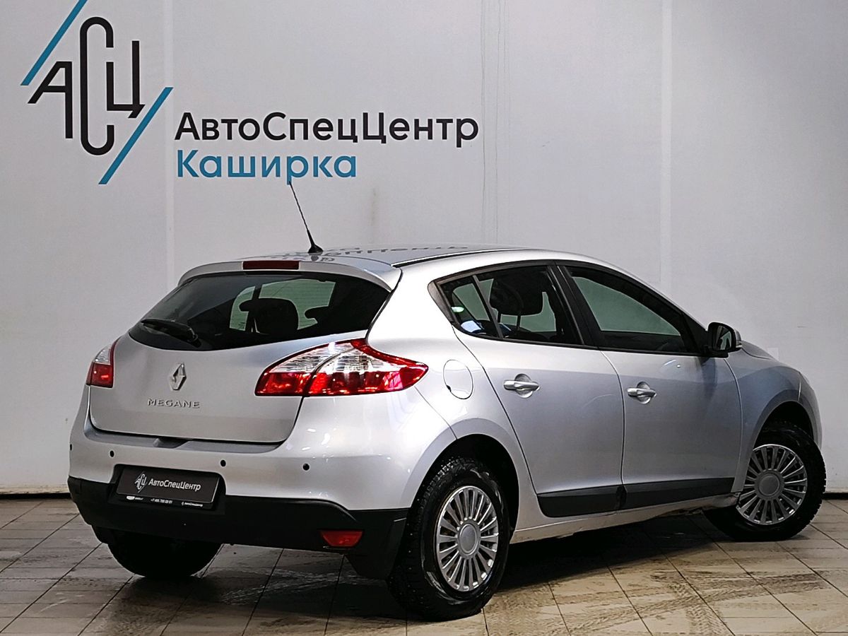 Автомобиль Renault Megane III [рестайлинг] 1.6 MT (106 л.с.) Confort Серебристый 2013 с пробегом 157 250 км
